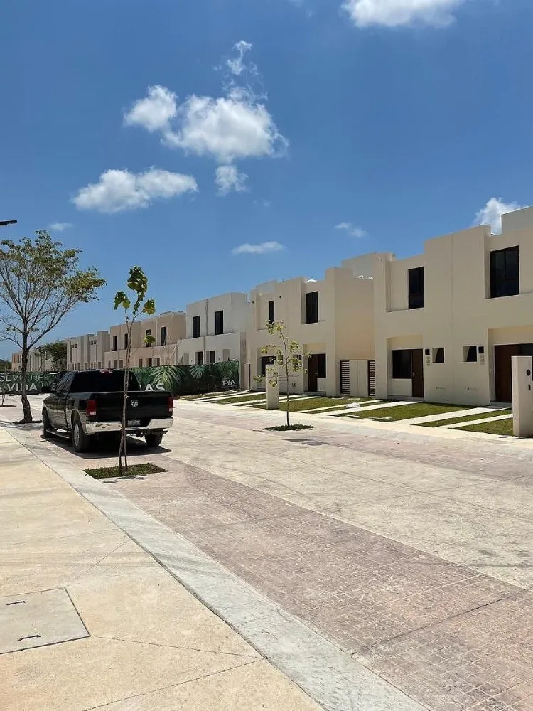 Casa Nueva de 2 Recámaras con Alberca y Casa Club en Kulkana